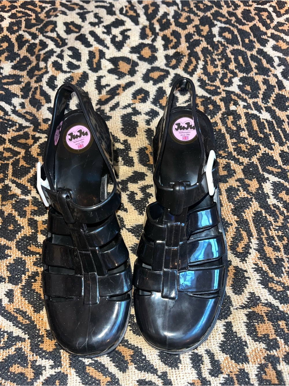 Vintage 90/2000s JuJu Black Jelly Fisherman Sandals with White Buckle